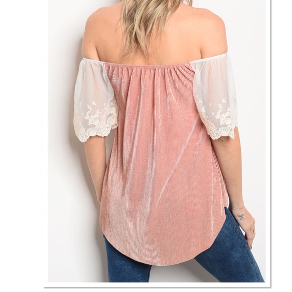 🎉HP🎉PINK & IVORY OFF SHOULDER TOP - Picture 4 of 7
